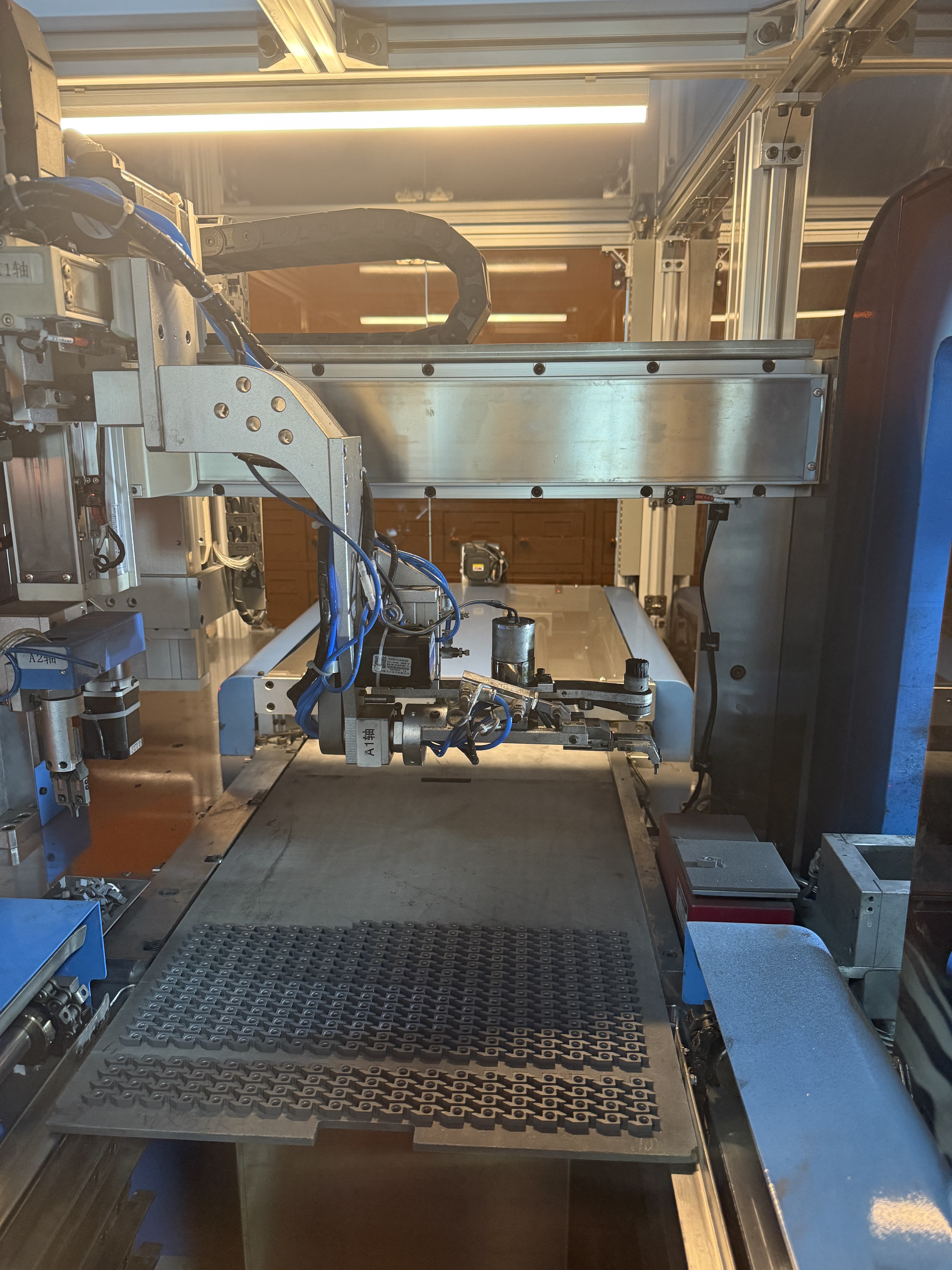 Chengdu Lian Xiang New Material CO.,LTD. factory production line